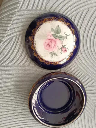 Joyero de cerámica azul con rosas