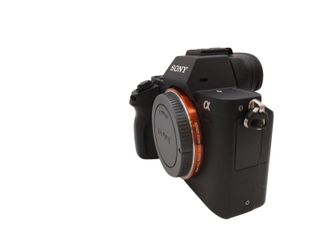 CÁMARA EVIL MIRRORLESS SONY ALPHA 7 II ILCE-7M2 24M (1700 DISPAROS) + CARGADOR + CAJA