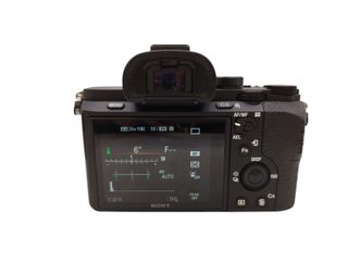 CÁMARA EVIL MIRRORLESS SONY ALPHA 7 II ILCE-7M2 24M (1700 DISPAROS) + CARGADOR + CAJA