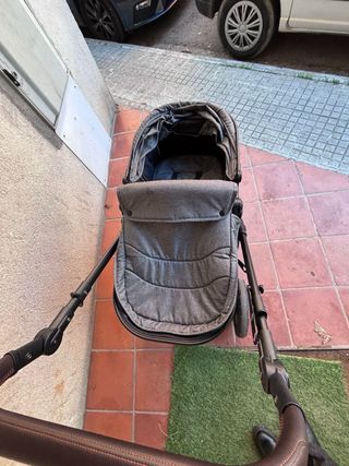 Carrito de bebé gris