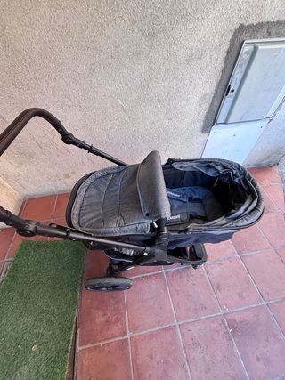 Carrito de bebé gris