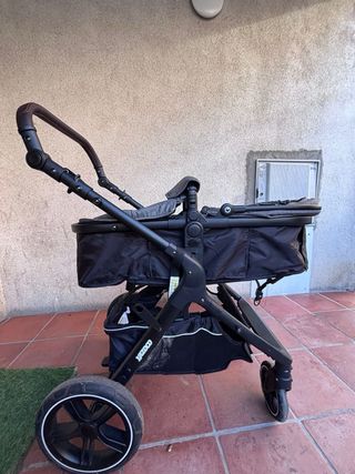 Carrito de bebé gris