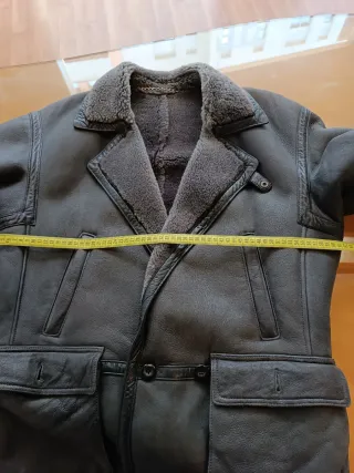 Pelliza de piel gris e interior de Moutton.