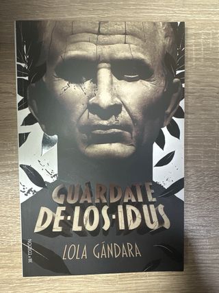 Lote de 3 libros juveniles y fantasía en buen esta