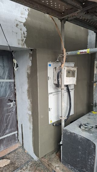 Se hace trabajos de construcion