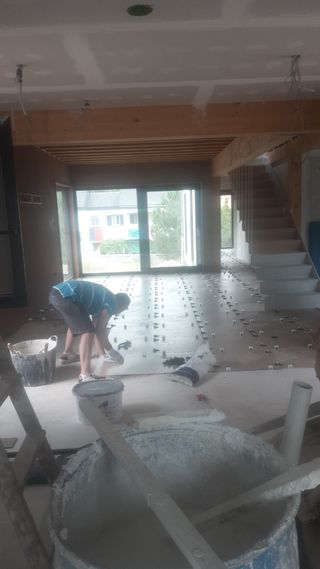 Se hace trabajos de construcion