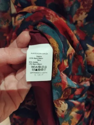 Vestido estampado multicolor.