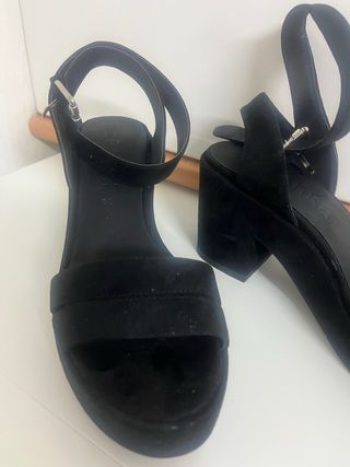 Sandalias de tacón negras