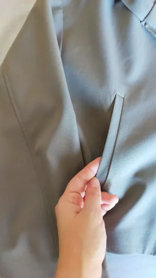 Chaqueta crop Zara color marrón topo