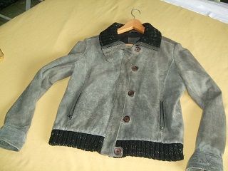 Cazadora de mujer gris y negra