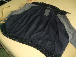 Cazadora de mujer gris y negra