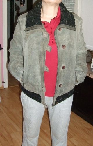 Cazadora de mujer gris y negra