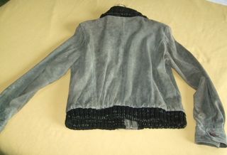 Cazadora de mujer gris y negra