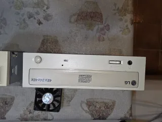 Reproductor DVD LG + Compact disc + Ventilador PC