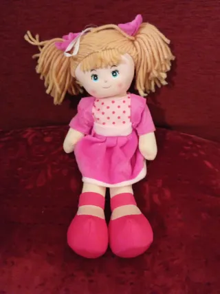 Muñeca de trapo rosa