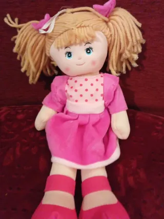 Muñeca de trapo rosa