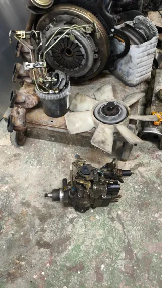 Motor de coche, Nissan vanete cargo 2.3