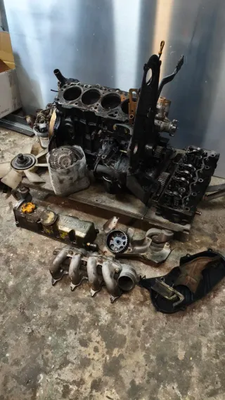 Motor de coche, Nissan vanete cargo 2.3