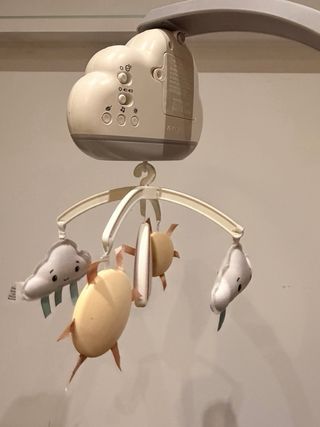 Móvil Cuna Fisher-Price Nubes y Arcoíris