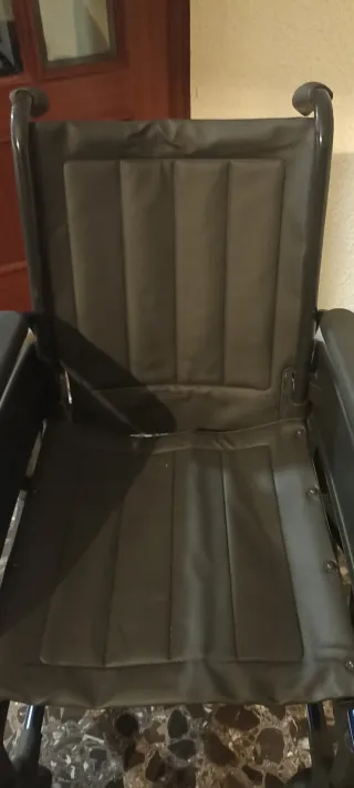 Silla de ruedas plegable como nueva