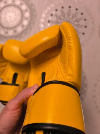 Guantes Muay Thai Fairtex 12oz Amarillos