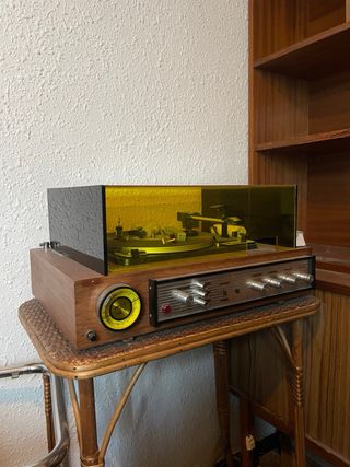 Tocadiscos antiguo madera y plata