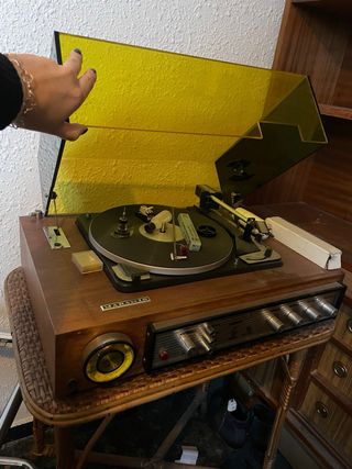 Tocadiscos antiguo madera y plata
