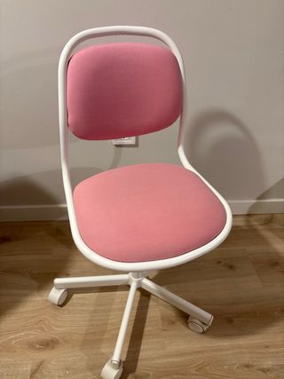 Silla de escritorio rosa y blanca