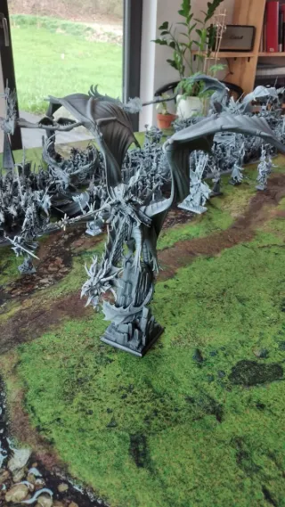 Príncipe en Dragón Altos elfos.