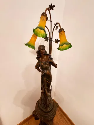 Lámpara de pie estilo Art Nouveau