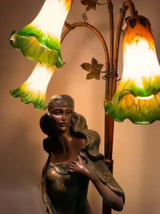 Lámpara de pie estilo Art Nouveau