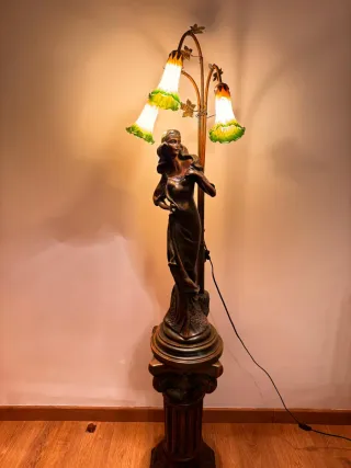 Lámpara de pie estilo Art Nouveau