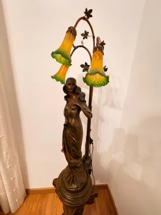 Lámpara de pie estilo Art Nouveau