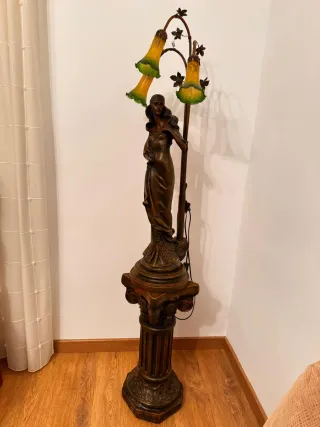 Lámpara de pie estilo Art Nouveau