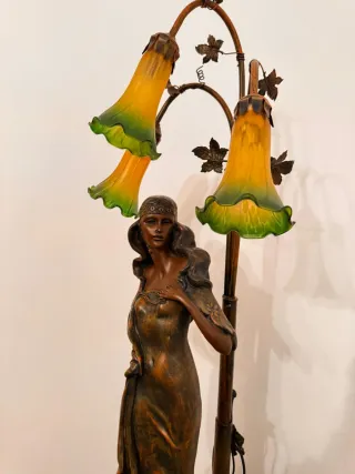 Lámpara de pie estilo Art Nouveau