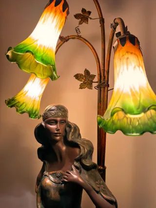 Lámpara de pie estilo Art Nouveau