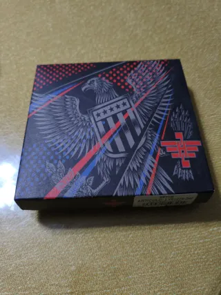 Cartera con diseño de coche deportivo