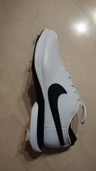 Zapatos de Golf Nike Blancos y Negros
