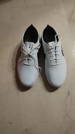 Zapatos de Golf Nike Blancos y Negros