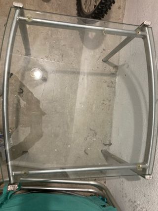 Mesa auxiliar cristal y metal