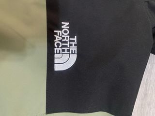 Chubasquero The North Face Verde y Negro