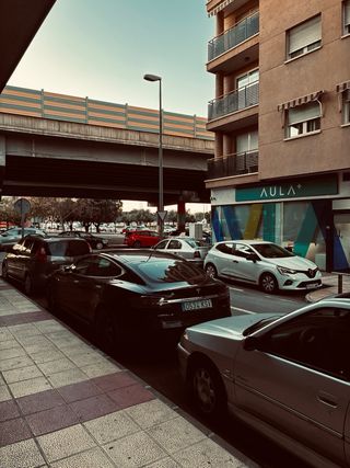 Alquiler de bajo/ oficina.