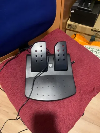 Volante Genesis + Juego F1 23