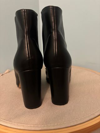 Botín tacón aguja negro