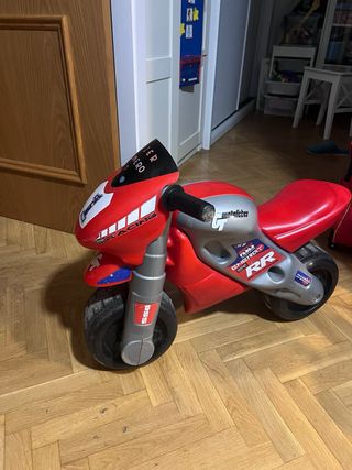 Moto correpasillos Feber. Buen estado