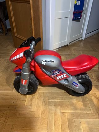 Moto correpasillos Feber. Buen estado