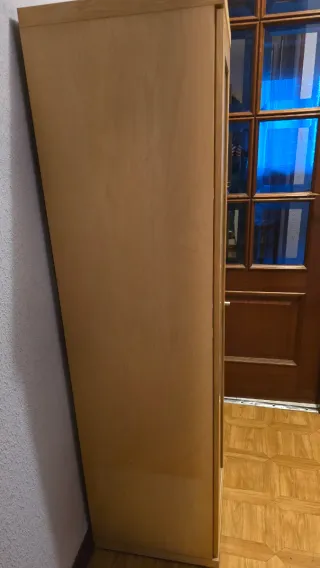 Vitrina Ikea madera y puerta de cristal