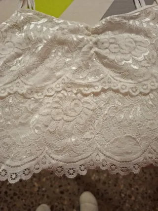Top encaje tirantes .