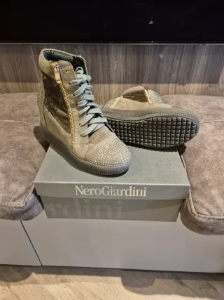Botines NeroGiardini piel cuña interna