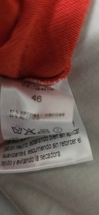 Camiseta Naulover roja con cinturón